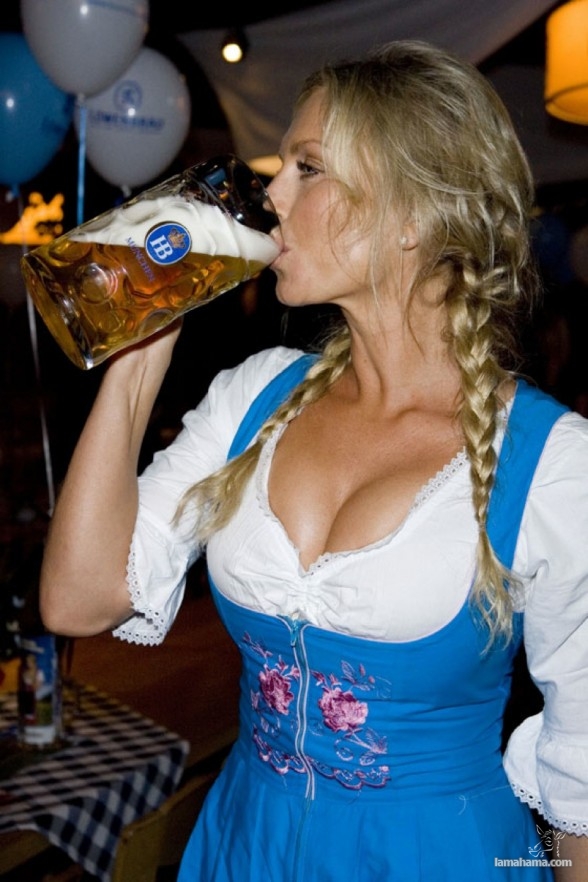 Oktoberfest - Hot girls and beer! - Pictures nr 19