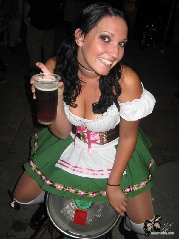 Oktoberfest - Hot girls and beer! - Pictures nr 21