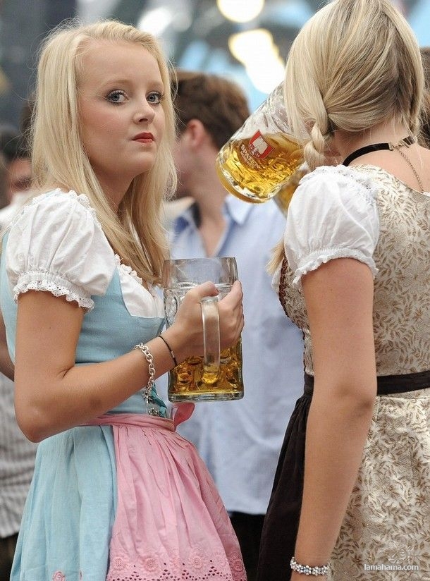 Oktoberfest - Hot girls and beer! - Pictures nr 28