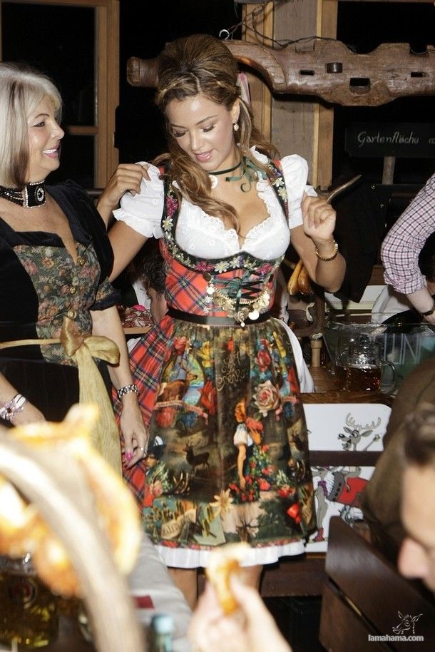 Oktoberfest - Hot girls and beer! - Pictures nr 29