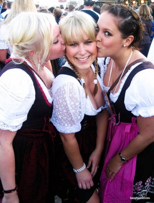 Oktoberfest - Hot girls and beer! - Pictures nr 46