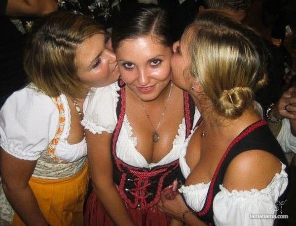 Oktoberfest - Hot girls and beer! - Pictures nr 52