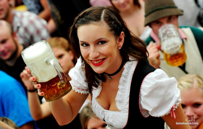 Oktoberfest - Hot girls and beer! - Pictures nr 57