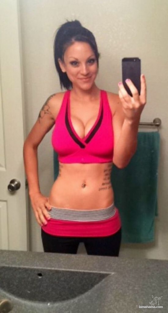 Hot girls in sports bras - Pictures nr 12
