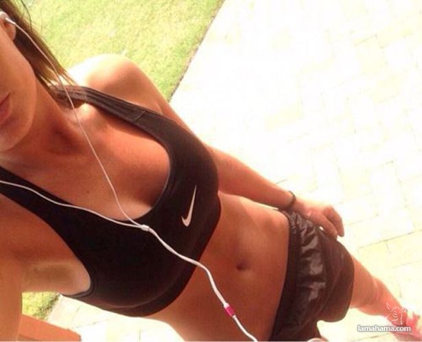 Hot girls in sports bras - Pictures nr 6