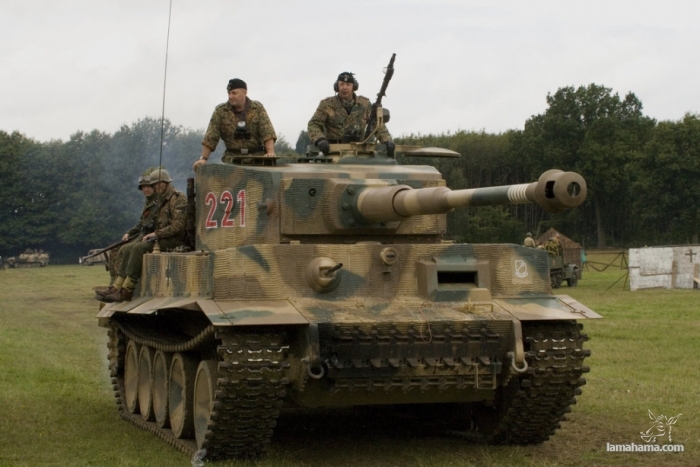 The tanks in action - Pictures nr 3