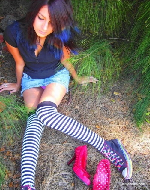 Hot girls and their colorful socks - Pictures nr 17