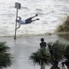 People having fun with Hurricane Irene - Pictures nr 29