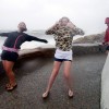 People having fun with Hurricane Irene - Pictures nr 6