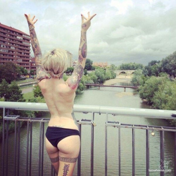 Girls with tattoos - Pictures nr 19