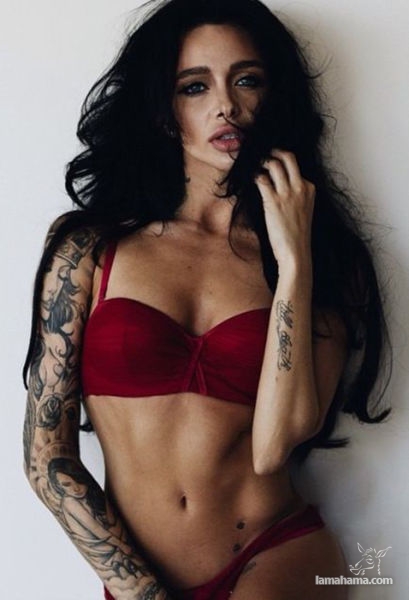 Girls with tattoos - Pictures nr 21