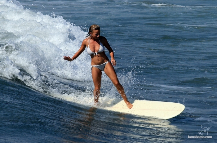 Beautiful girls surfing - Pictures nr 16