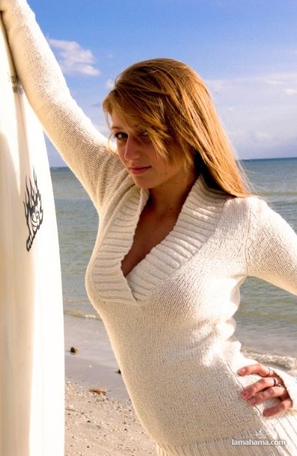 Beautiful girls surfing - Pictures nr 27