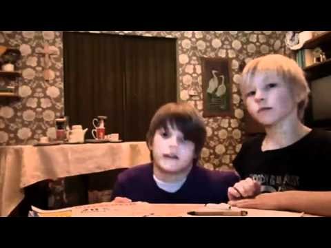 The kids and the tablecloth trick