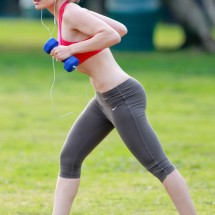 Dziewczyny trenujące Fitness — 37
