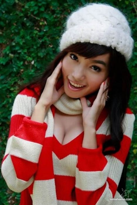 Hot girls wearing sweaters - Pictures nr 19