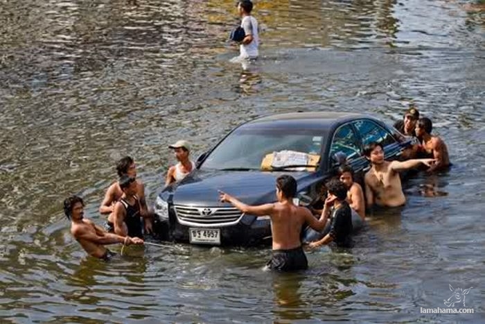 Ciekawe sposoby na powódź w Tajlandii - Zdjecie nr 13