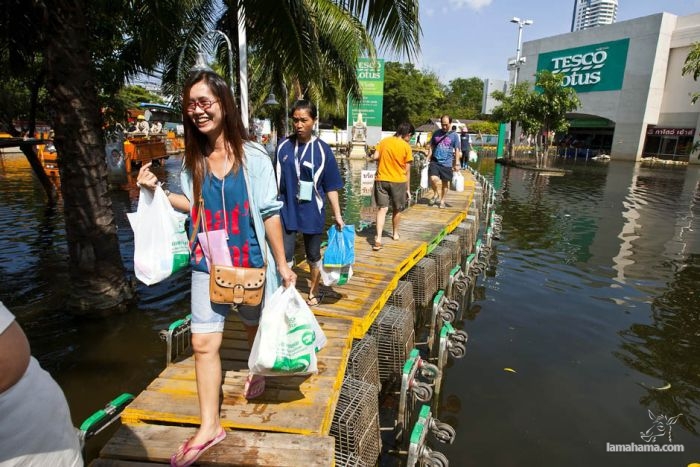 Ciekawe sposoby na powódź w Tajlandii - Zdjecie nr 28