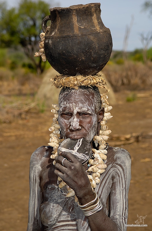 Women from the Mursi tribe - Pictures nr 11