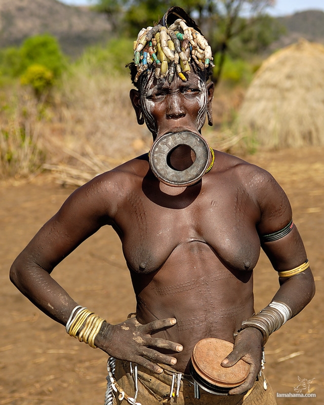 Women from the Mursi tribe - Pictures nr 12