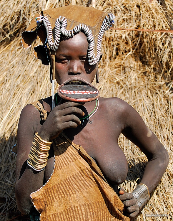 Women from the Mursi tribe - Pictures nr 8