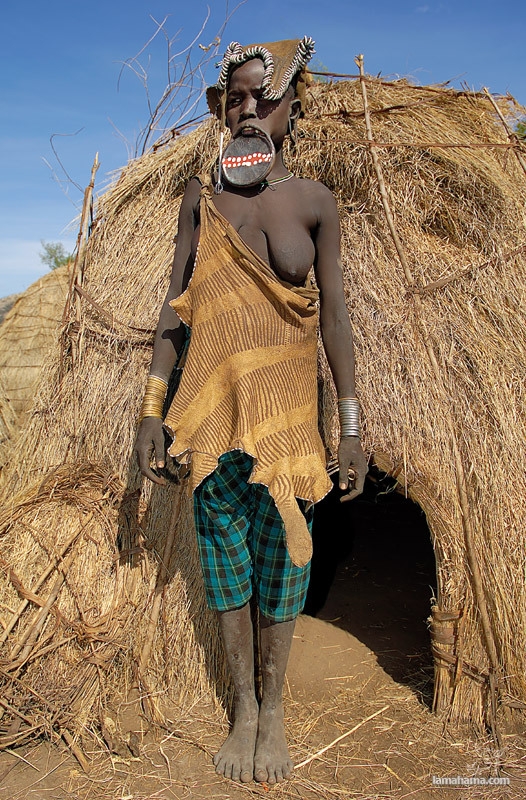 Women from the Mursi tribe - Pictures nr 9