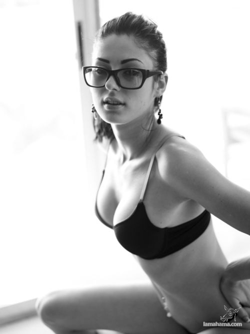 Girls wearing glasses - Pictures nr 16