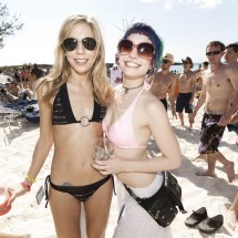 Dziewczyny z rejsu Holy Ship — 18
