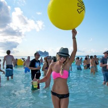 Dziewczyny z rejsu Holy Ship — 38