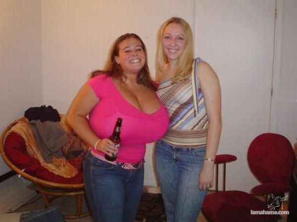 Extremely huge breasts - Pictures nr 40
