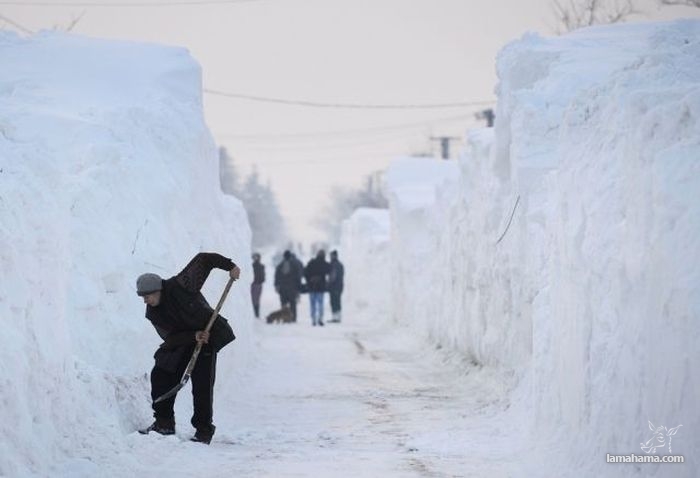 Wioska w Rumunii zasypana mega śniegiem - Zdjecie nr 14