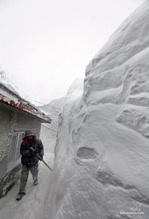 Wioska w Rumunii zasypana mega śniegiem - Zdjecie nr 24