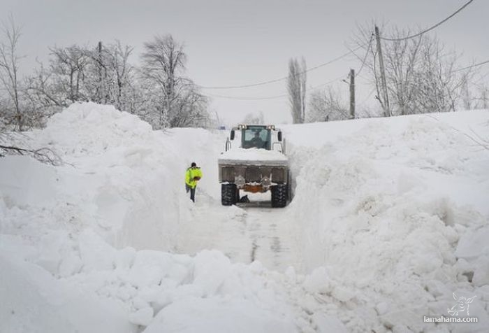 Wioska w Rumunii zasypana mega śniegiem - Zdjecie nr 32