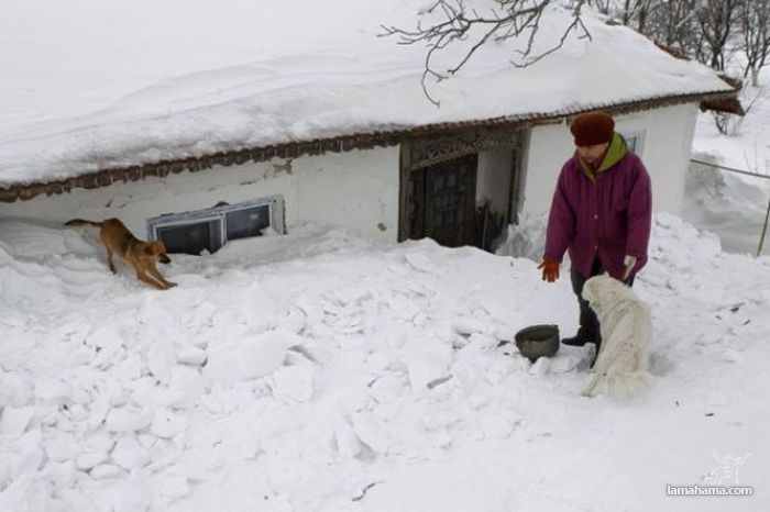Wioska w Rumunii zasypana mega śniegiem - Zdjecie nr 4