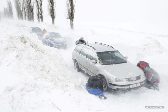 Wioska w Rumunii zasypana mega śniegiem - Zdjecie nr 5