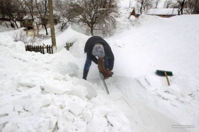 Wioska w Rumunii zasypana mega śniegiem - Zdjecie nr 6