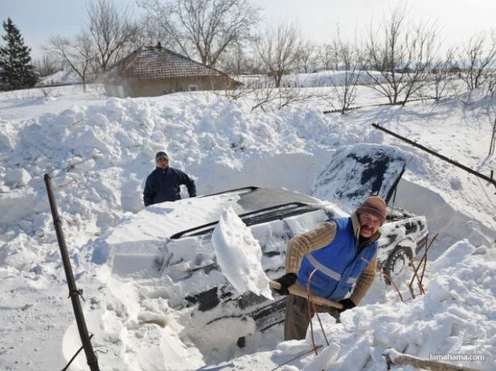 Wioska w Rumunii zasypana mega śniegiem - Zdjecie nr 8