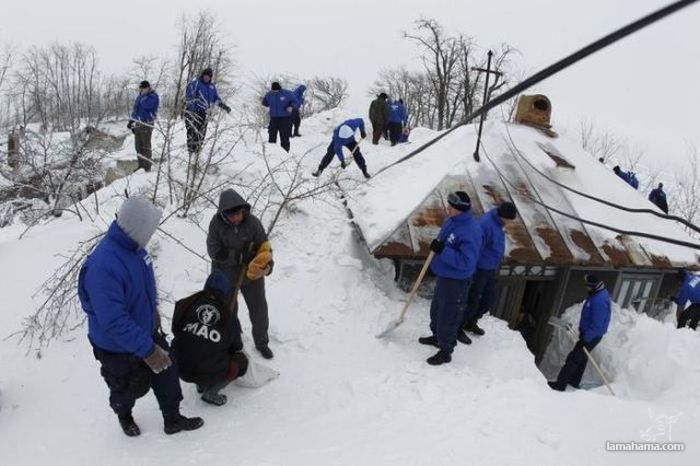 Wioska w Rumunii zasypana mega śniegiem - Zdjecie nr 9