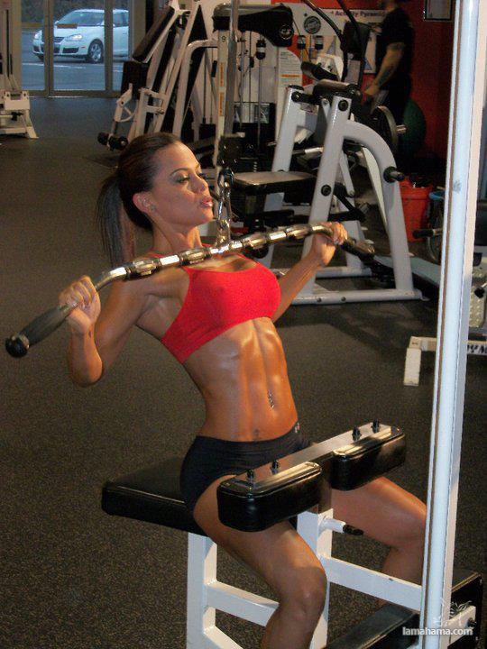 Muscular female bellies - Pictures nr 27