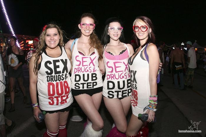 Girls from Electric Daisy Carnival 2012 - Pictures nr 17