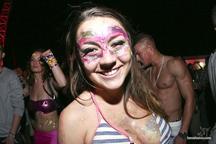 Girls from Electric Daisy Carnival 2012 - Pictures nr 21