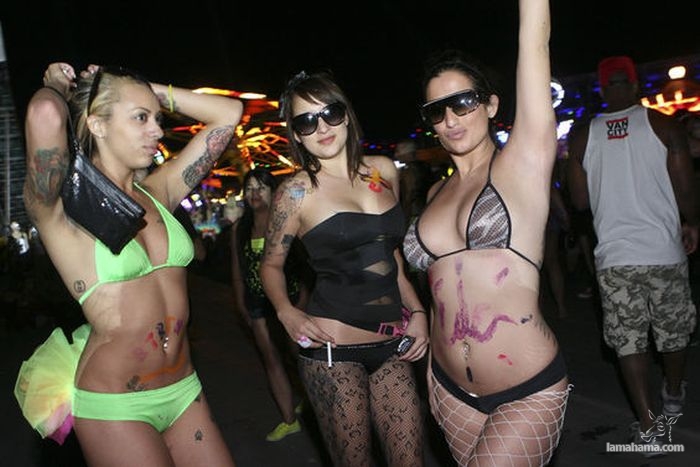 Girls from Electric Daisy Carnival 2012 - Pictures nr 23