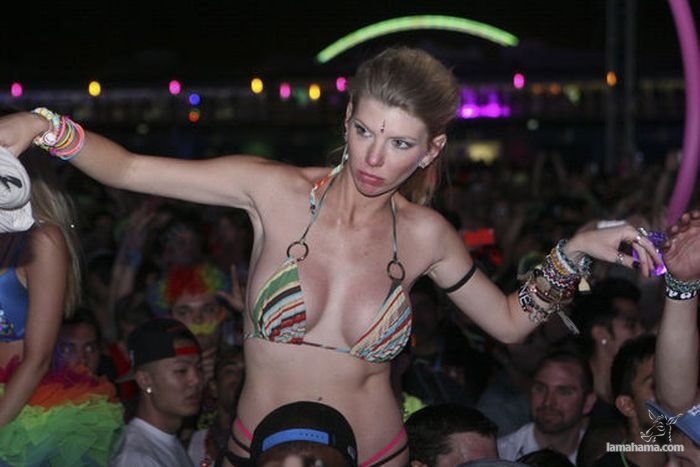 Girls from Electric Daisy Carnival 2012 - Pictures nr 41
