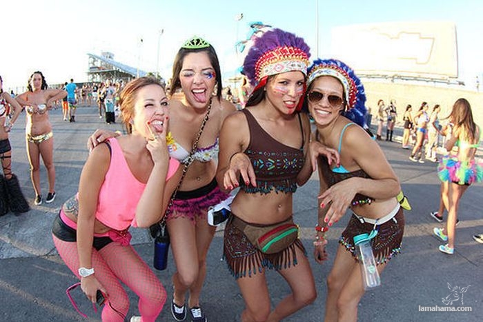 Girls from Electric Daisy Carnival 2012 - Pictures nr 49