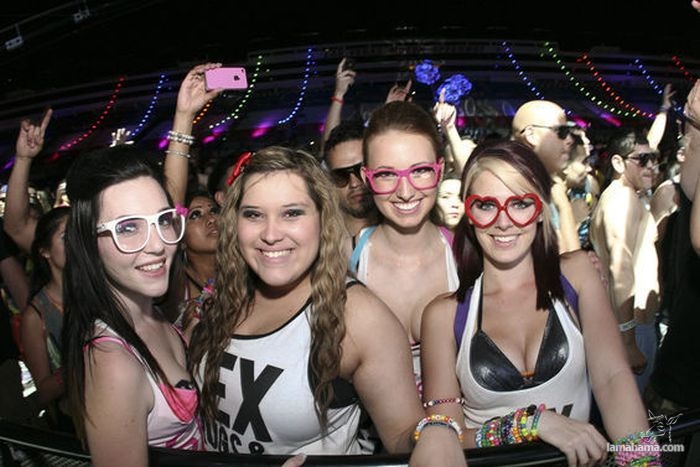 Girls from Electric Daisy Carnival 2012 - Pictures nr 6
