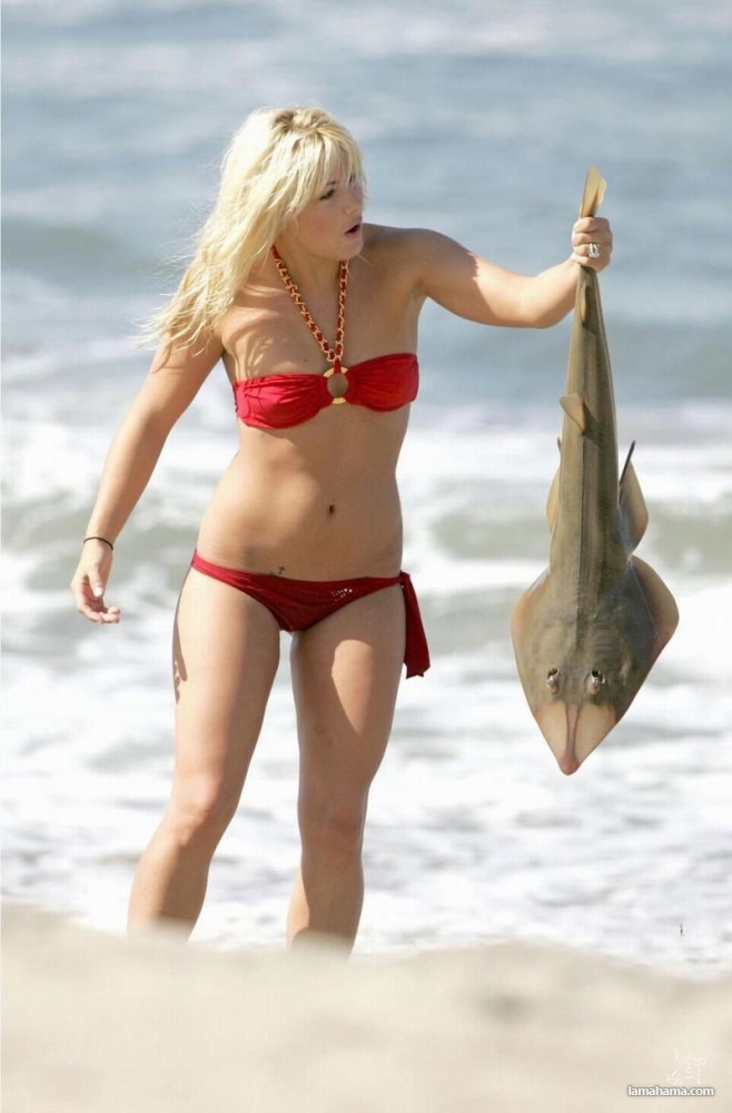 Girls fishing in bikini - Pictures nr 26