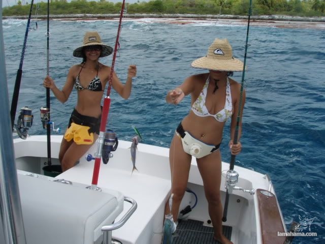 Girls fishing in bikini - Pictures nr 9