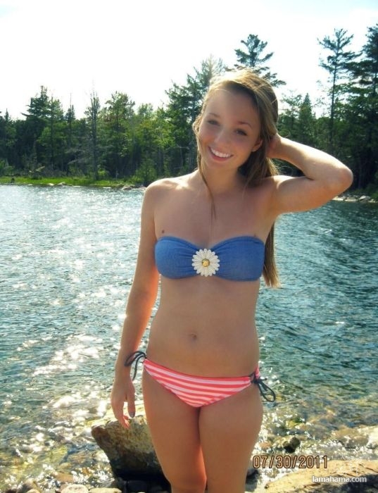 Photos of girls from holiday on beach - Pictures nr 23