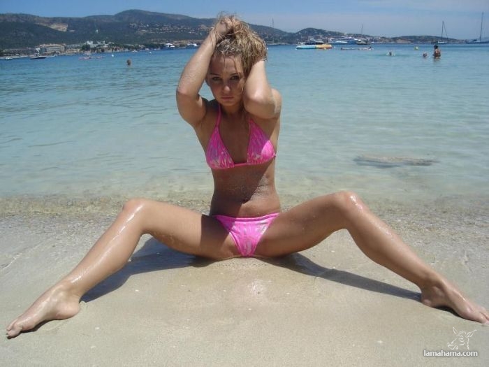 Photos of girls from holiday on beach - Pictures nr 26