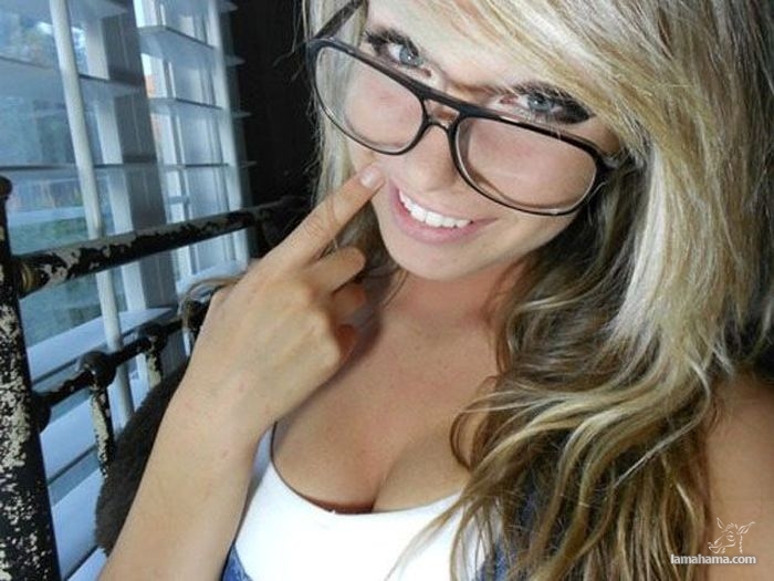 Sexy girls in glasses - Pictures nr 10
